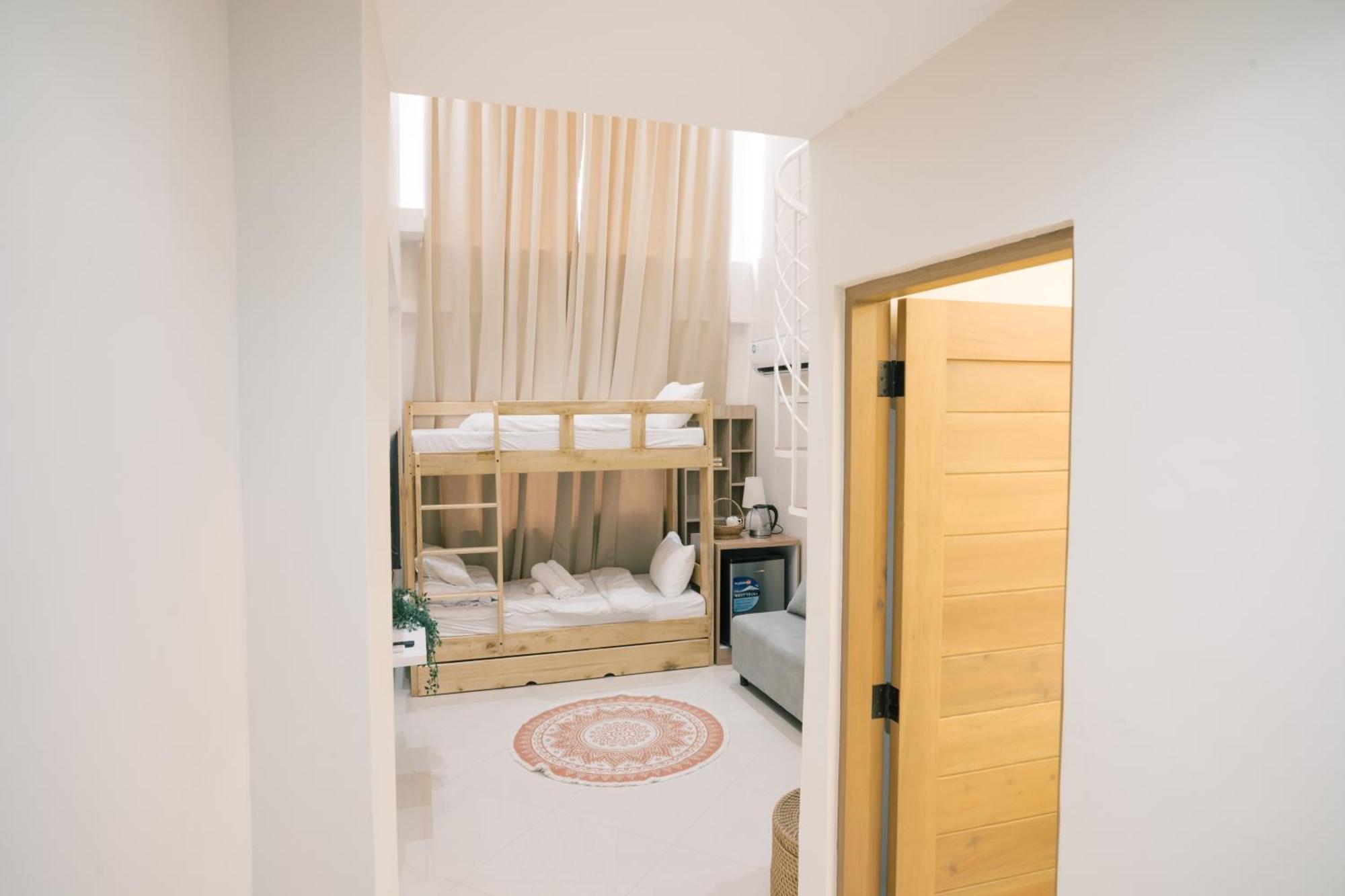 Palms La Union suite